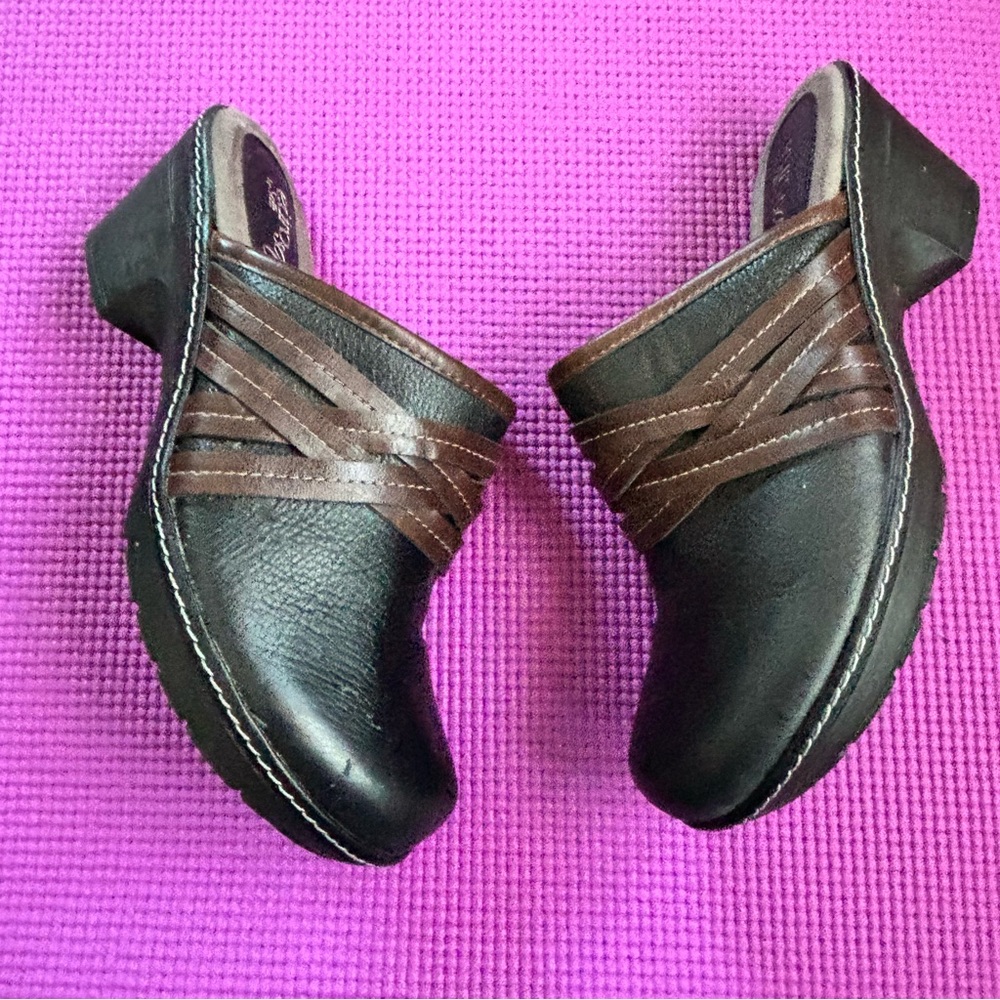 Söfft | Black Leather Clog with Brown Accents 🤎